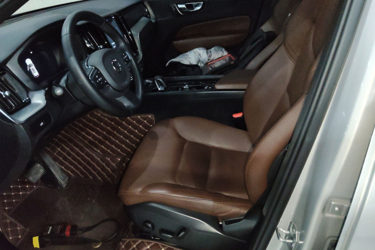 沃尔沃XC60 2023款 B5 四驱智逸豪华版中控内饰19