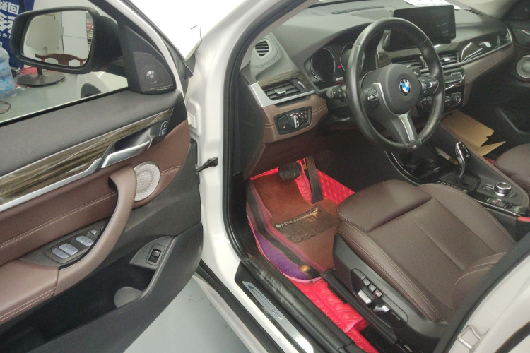 宝马X1 2022款 改款 xDrive25Li 尊享型中控内饰20