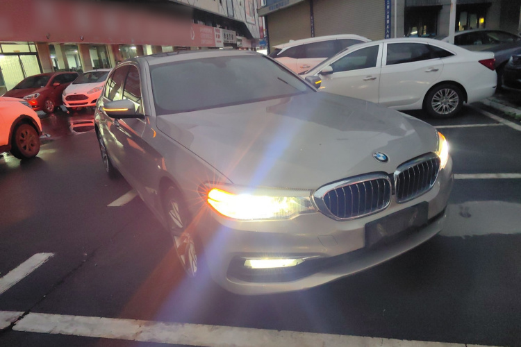 宝马5系 2018款 528Li 上市特别版车身外观6002