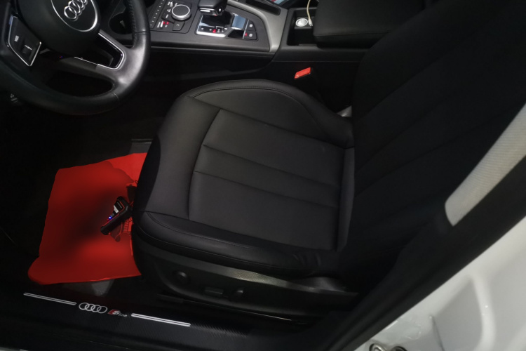 奥迪A4L 2019款 40 TFSI 进取型 国VI中控内饰19