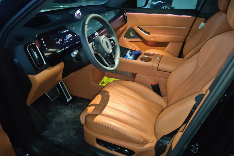 鸿蒙智行 问界M8 2025款 增程 Max+版 53.4kWh 6座版中控内饰19