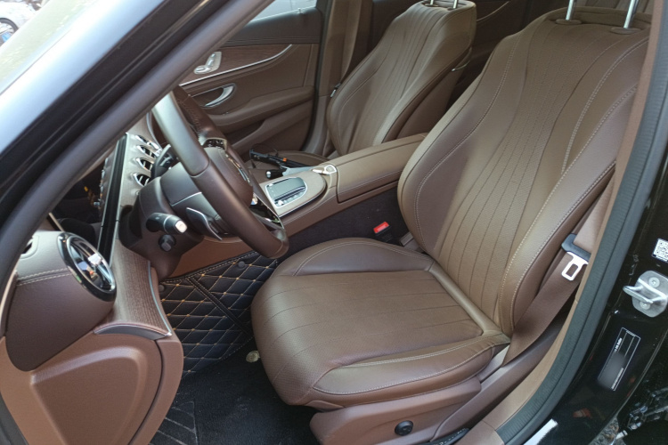 奔驰E级 2023款 E 300 L 时尚型中控内饰19