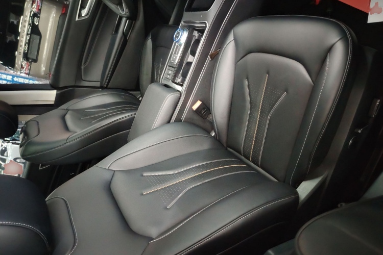 福特 锐界 2021款 PLUS EcoBoost 245 两驱铂锐型 5座局部细节41