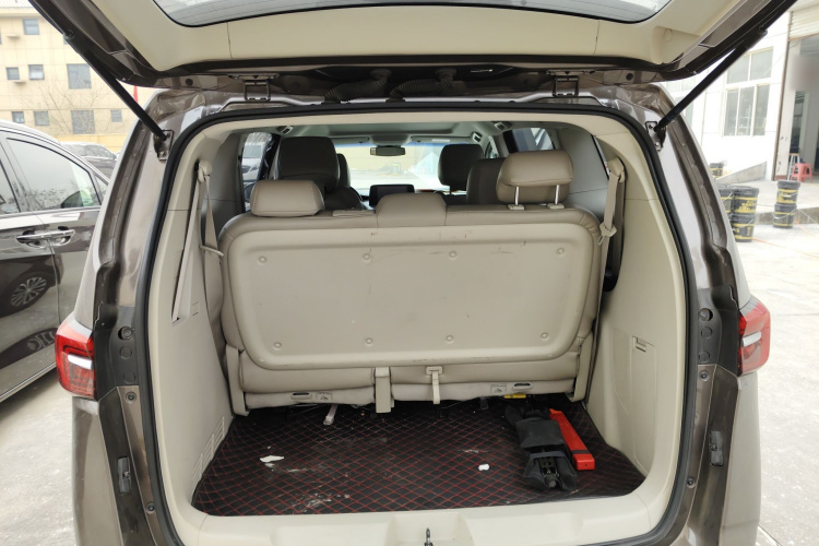 别克GL8 2021款 陆上公务舱 652T 舒适型机舱底盘23