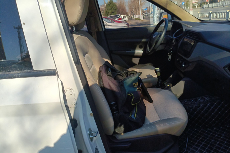 五菱汽车 五菱宏光 2019款 1.5L S标准型国VI LAR局部细节41