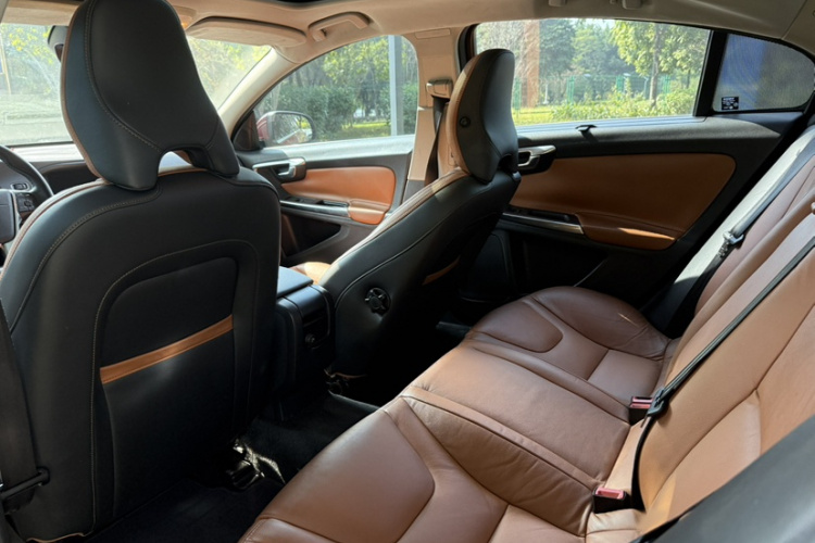 沃尔沃S60 2014款 S60L T5 智驭版中控内饰7007