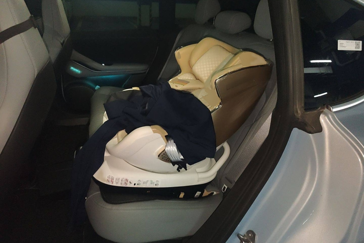 蔚来ET5 2022款 75kWh中控内饰7004