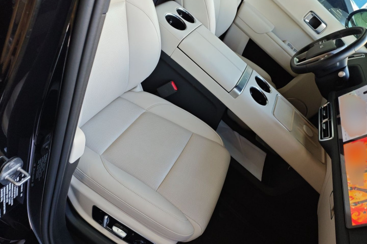 理想汽车 理想L9 2022款 Max局部细节41