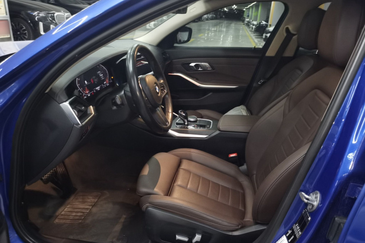 宝马3系 2020款 325i M运动套装中控内饰19