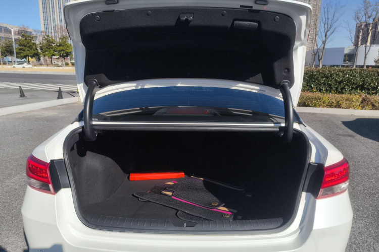 起亚K5 2016款 2.0L 自动LUX机舱底盘23