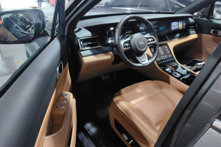 理想汽车 理想ONE 2021款 增程6座版中控内饰7003