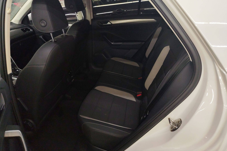 大众 T-ROC探歌 2020款 230TSI DSG两驱进取型中控内饰21