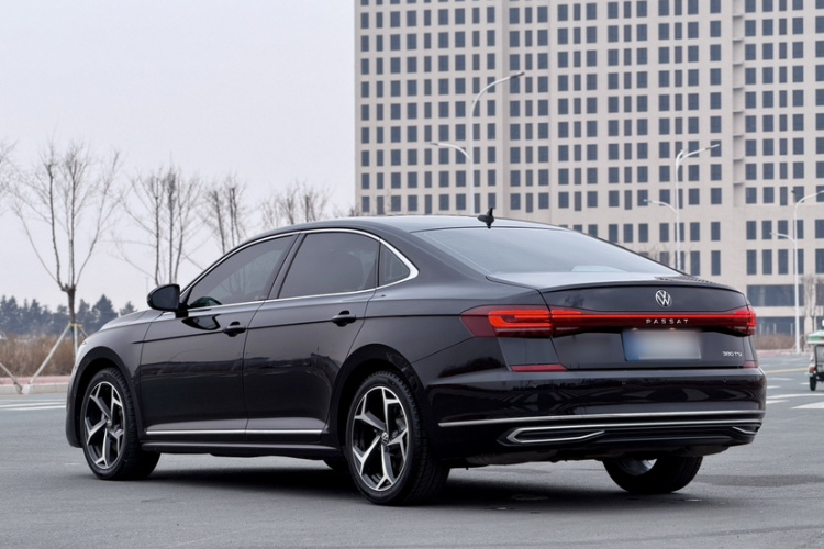 大众 帕萨特 2025款 出众款 380TSI 星空龙腾版车身外观6004