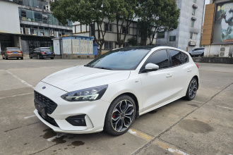 福特 福克斯 2019款 两厢 EcoBoost 180 自动ST Line