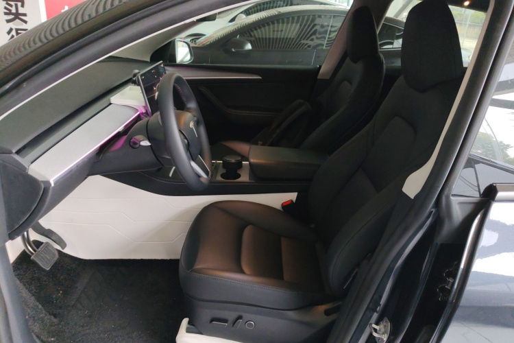 特斯拉 Model Y 2024款 长续航全轮驱动版中控内饰19