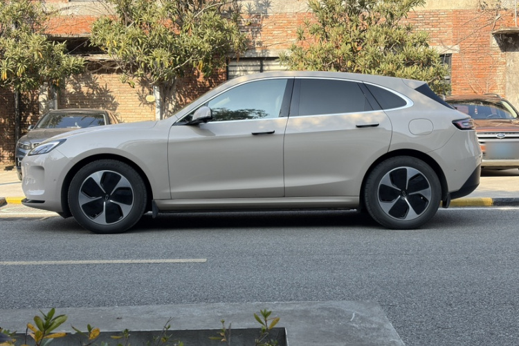 鸿蒙智行 问界M5 2022款 纯电后驱标准版车身外观6002