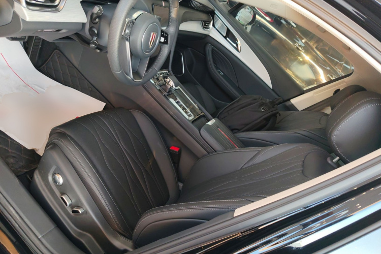 红旗H5 2025款 2.0T 自动旗领版中控内饰19