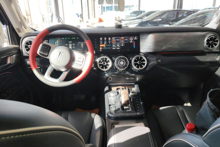 坦克300 2021款 越野版 2.0T 征服者中控内饰7002