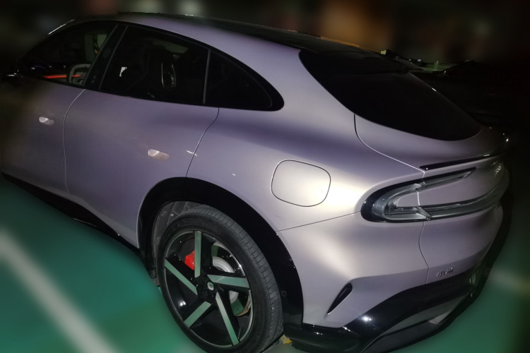 小米汽车 小米YU7 2025款 超长续航高性能四驱Max版车身外观5