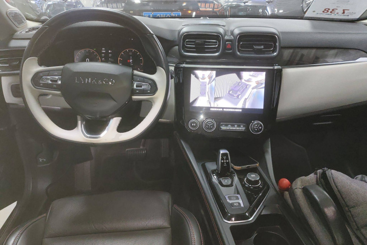 领克02 2022款 2.0TD DCT耀Pro中控内饰12