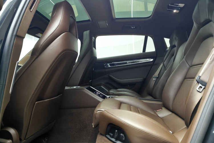 保时捷 2023款 Panamera 4 行政加长版 2.9T中控内饰7007