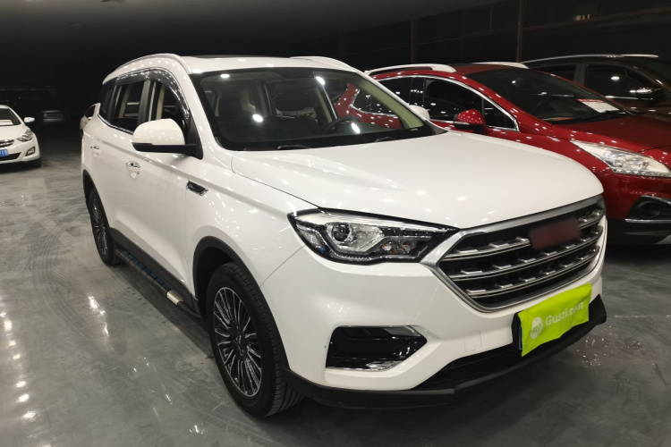 中国重汽VGV VGV U70 2020款 1.5T 手动精英天窗版 5座车身外观3
