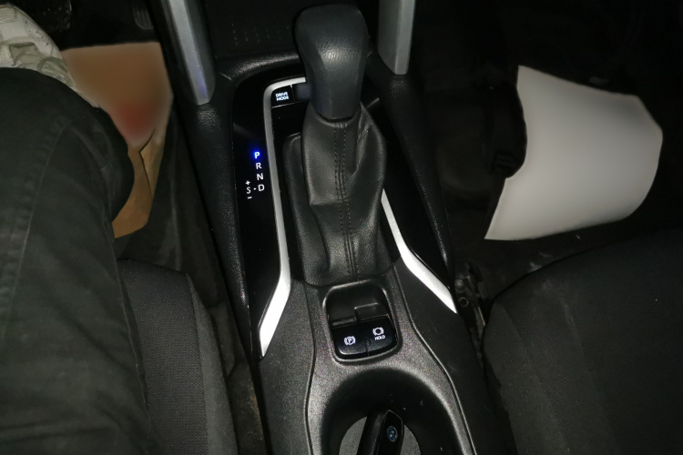 丰田 卡罗拉锐放 2023款 双擎 2.0L 先锋版局部细节18