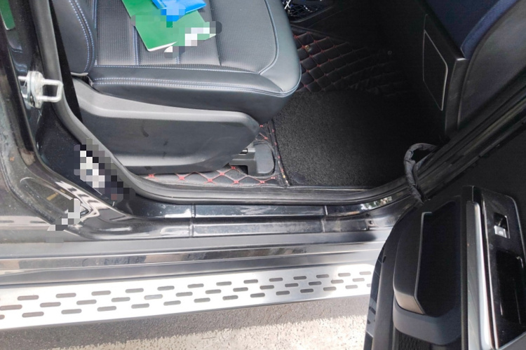 北京BJ40 2018款 PLUS 2.0T 自动四驱城市猎人版局部细节9005