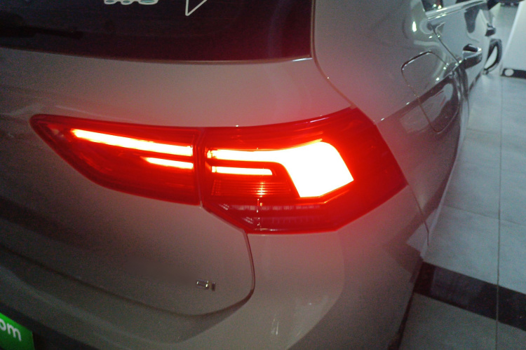 大众 高尔夫 2021款 280TSI DSG Pro车身外观9