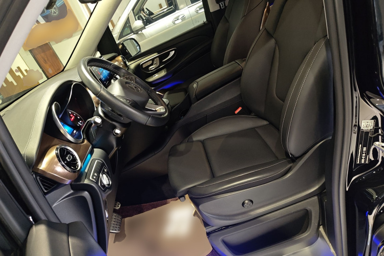 奔驰V级 2022款 V 260 L 长轴距豪华版局部细节19