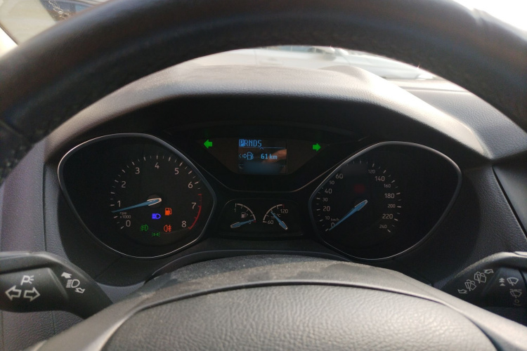 福特 福克斯 2018款 两厢经典 1.6L 自动风尚型智行版局部细节14