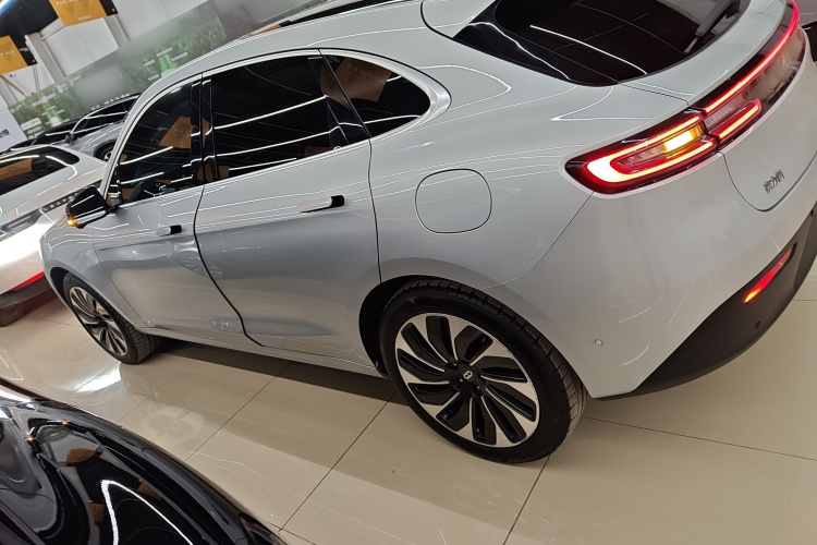 鸿蒙智行 问界M5 2022款 增程四驱性能版车身外观6003