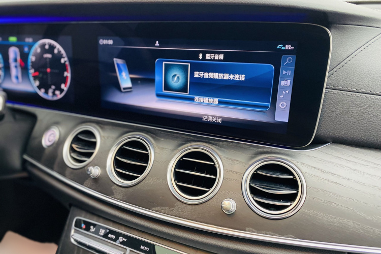 奔驰E级 2019款 E 260 L 运动型中控内饰7004