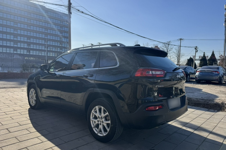 Jeep 自由光 2016款 2.0L 优越版车身外观6003