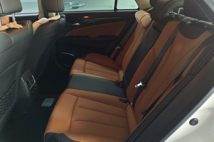 比亚迪 秦新能源 2017款 1.5T 尊贵型中控内饰21