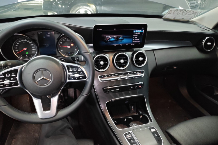 奔驰C级 2019款 C 260 L 运动版中控内饰12