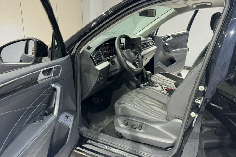 大众 途观L 2022款 330TSI 自动两驱智享版中控内饰7005