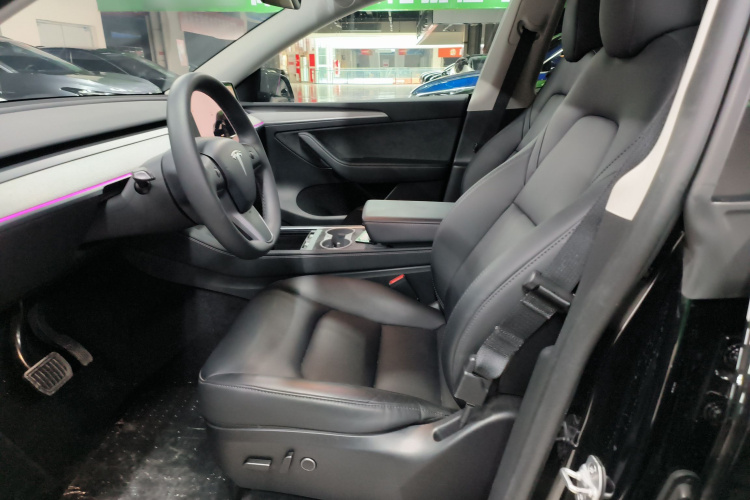 特斯拉 Model Y 2023款 后轮驱动版中控内饰19