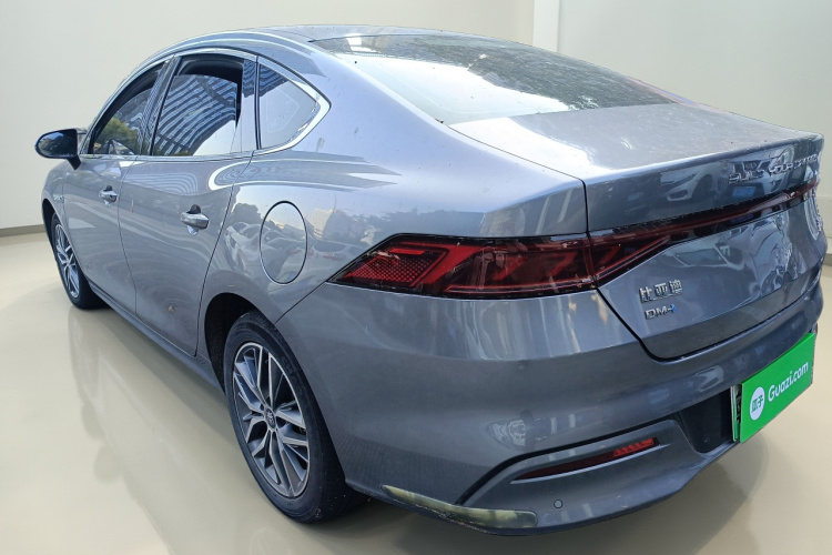 比亚迪 秦PLUS 2023款 冠军版 DM-i 55KM超越型车身外观5