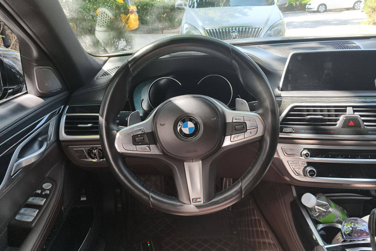 宝马7系 2018款 740Li 领先型 M运动套装中控内饰13