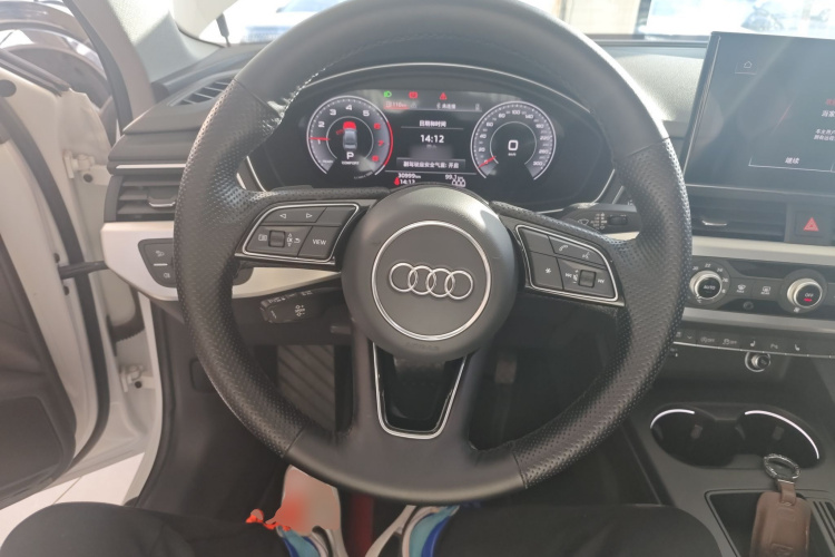 奥迪A4L 2023款 40 TFSI 时尚动感型中控内饰13