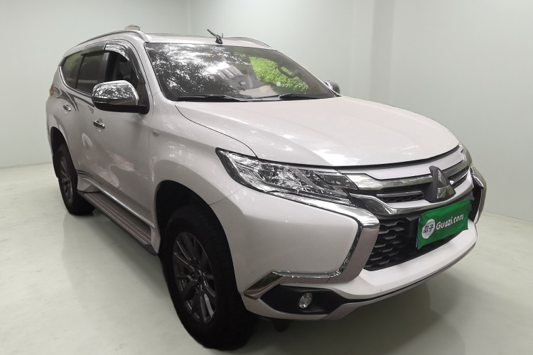 三菱 帕杰罗(进口) 2019款 3.0L 自动标准版车身外观3