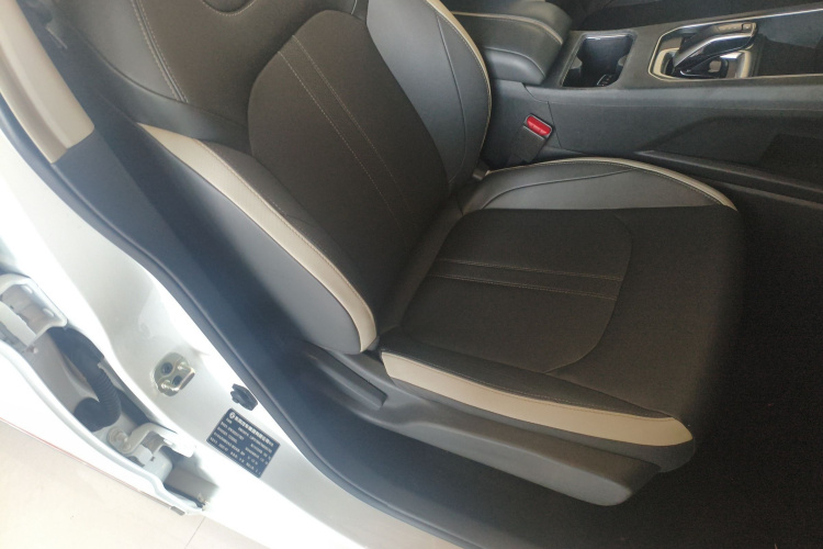 东风风神E70 2022款 500 超享版局部细节41