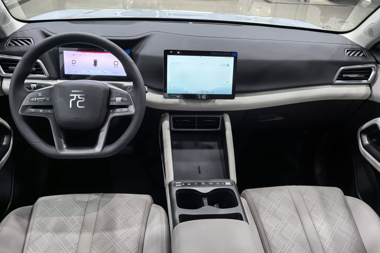 比亚迪 元UP 2025款 301KM 领航型中控内饰7001