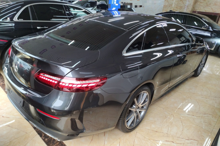 奔驰E级(进口) 2023款 改款 E 260 轿跑车车身外观7