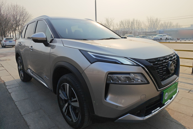 日产 奇骏 2023款 e-POWER 超混双电机四驱至尊版车身外观6002