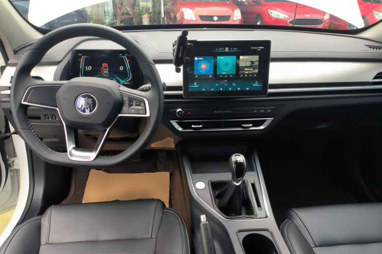 比亚迪 秦Pro 2019款 超能版 1.5TI 手动智联锋劲型 国V中控内饰7002