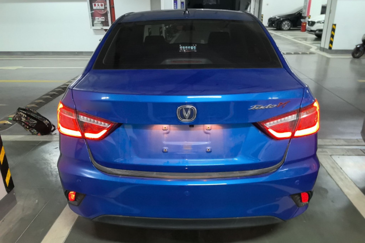 长安 逸动DT 2018款 1.6L 手动智享型车身外观6