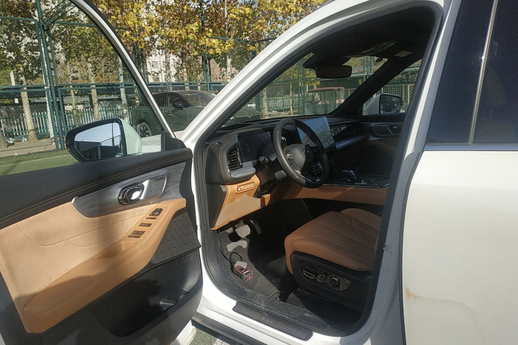 广汽传祺 传祺ES9 2024款 PHEV 143km 旅行者 Max中控内饰7003