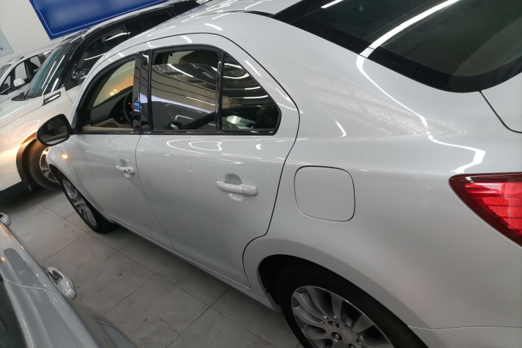 铃木 凯泽西 2011款 2.4L 两驱CVT标准版车身外观6003